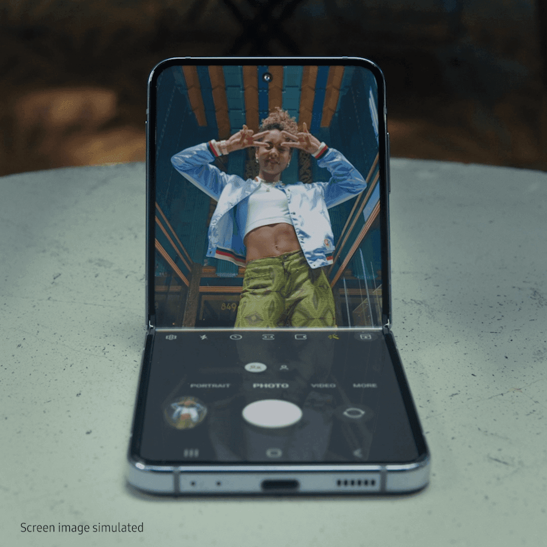 How to free your hands (and friends) with FlexCam on Samsung Galaxy Z Flip4